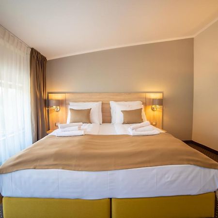 Hotel Soni Lux Tuzla Exteriör bild