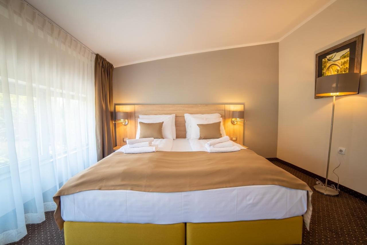 Hotel Soni Lux Tuzla Exteriör bild
