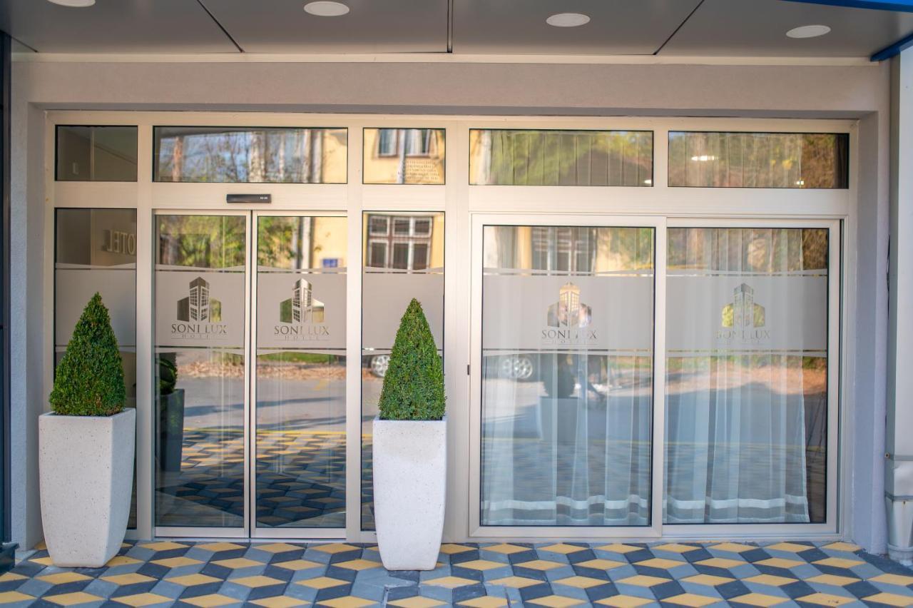 Hotel Soni Lux Tuzla Exteriör bild