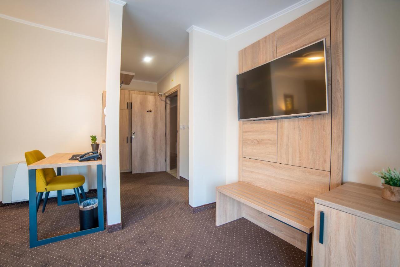Hotel Soni Lux Tuzla Exteriör bild