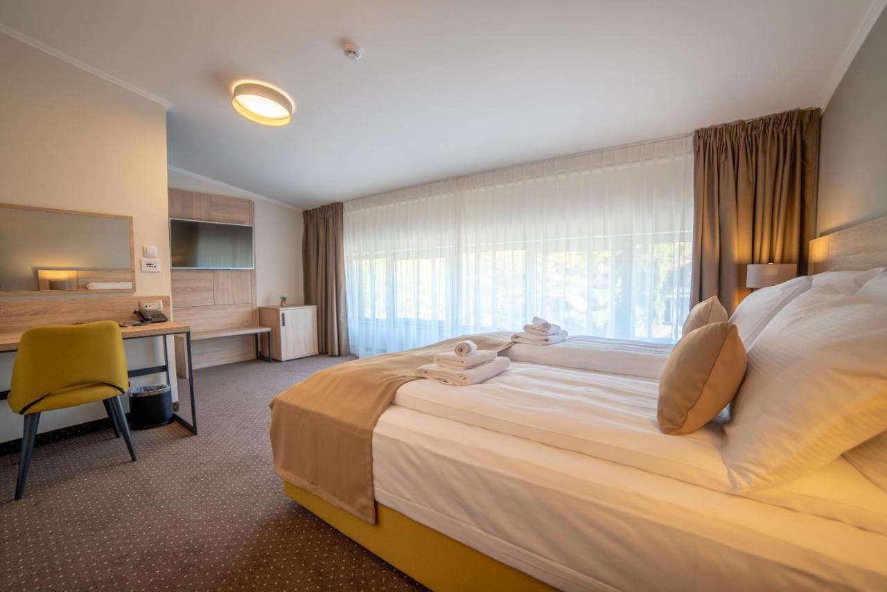 Hotel Soni Lux Tuzla Exteriör bild