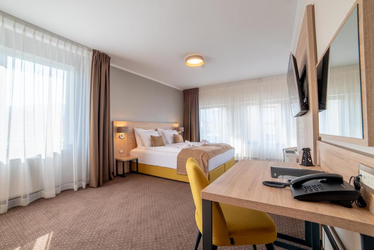 Hotel Soni Lux Tuzla Exteriör bild