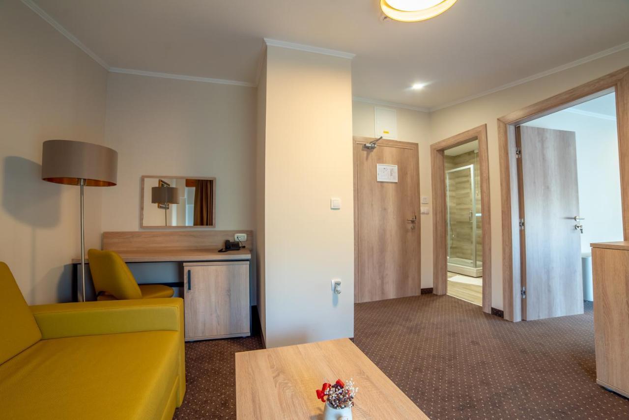 Hotel Soni Lux Tuzla Exteriör bild